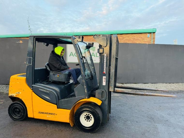 JUNGHEINRICH DFG 430S FORKLIFT*C/W PALLET TINES*VIDEO*