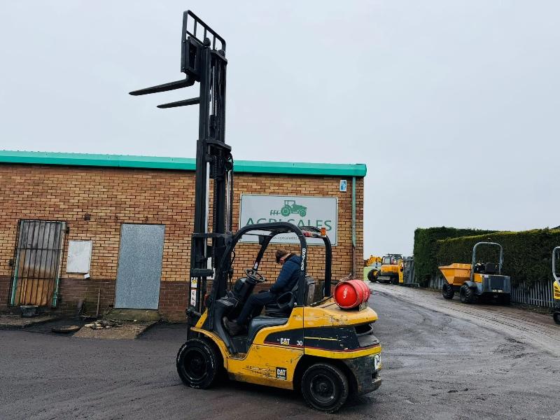 CATERPILLAR GP30N CONTAINER SPEC FORKLIFT*C/W PALLET TINES*VIDEO*