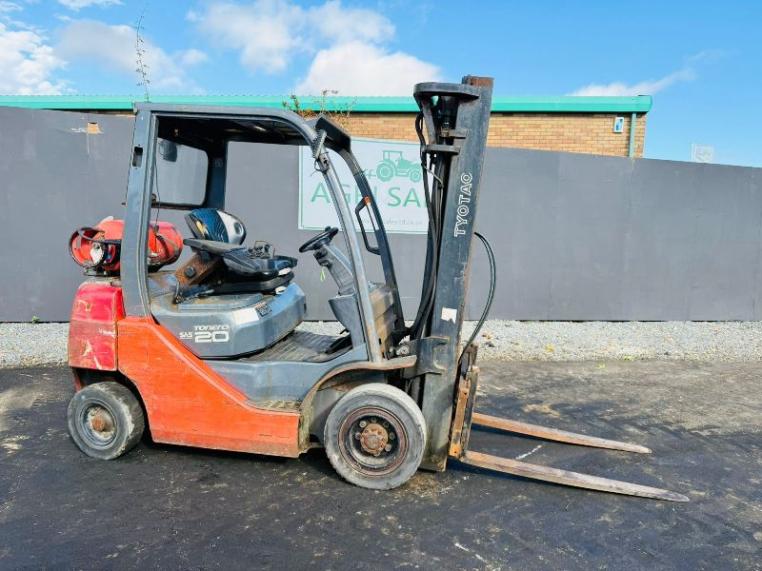 TOYOTA 02-8FGF20 FORKLIFT*YEAR 2011*SPARES AND REPAIRS*VIDEO*