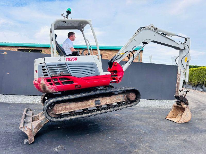 TAKEUCHI TB250 RUBBER TRACKED EXCAVATOR*C/W BUCKET*VIDEO*
