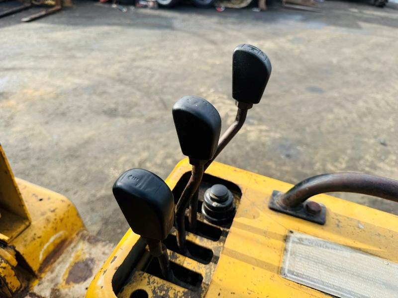 CATERPILLAR V40D FORKLIFT*C/W PALLET TINES*VIDEO*