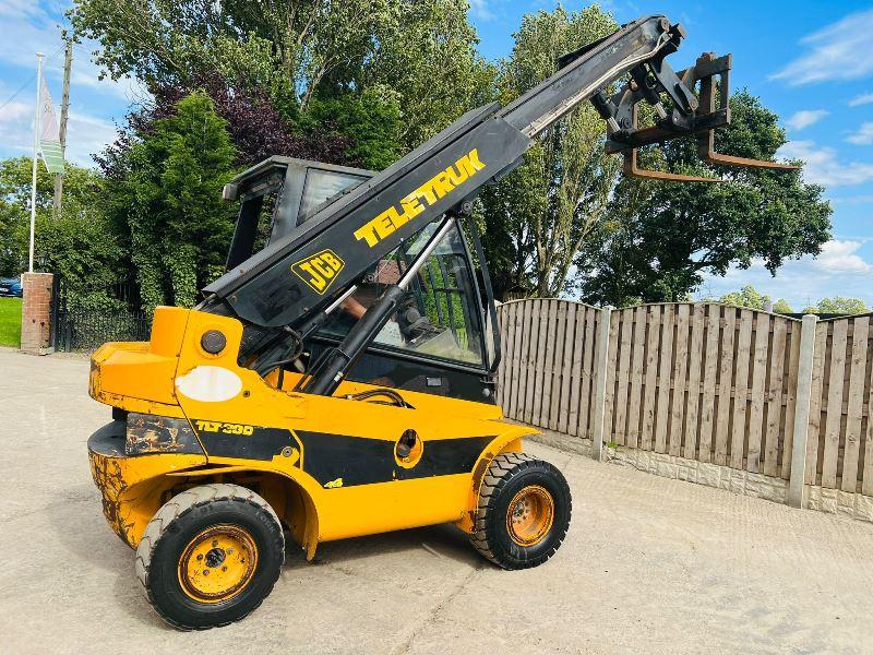 JCB TLT30D 4WD TELETRUCK C/W PALLET TINES 
