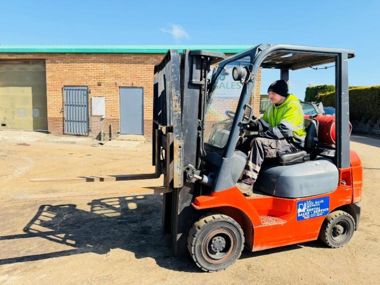 BT GT18 GAS CONTAINER SPEC FORKLIFT*C/W PALLET TINES*VIDEO*