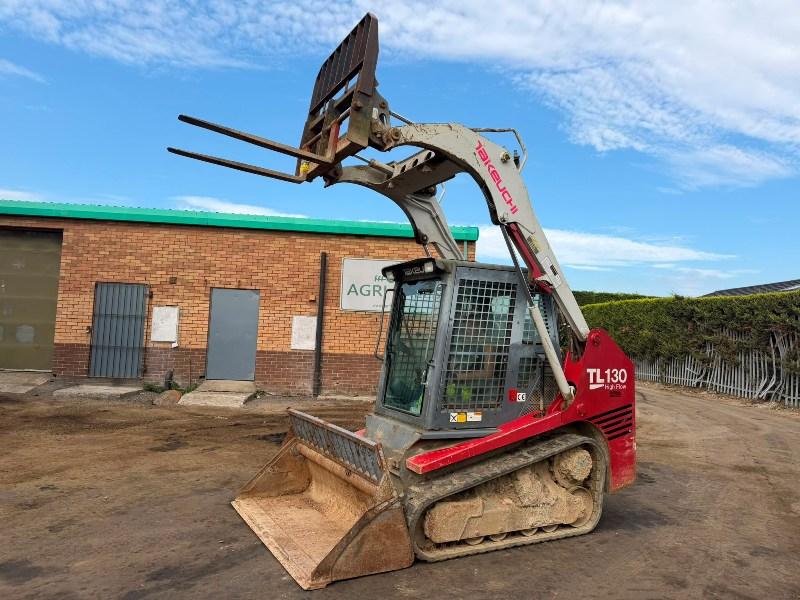 TAKEUCHI TL130 SKIDSTEER*C/W BUCKET AND TINES*2274 HOURS*VIDEO*