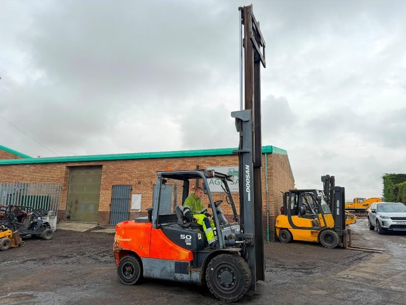 DOOSAN D50C-7 FORKLIFT*3329 HOURS*YEAR 2017*VIDEO*