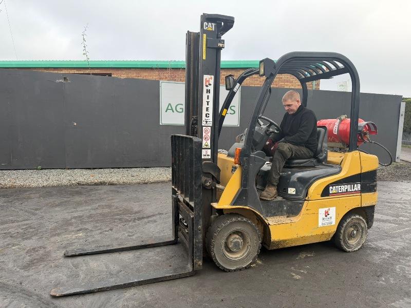 CATERPILLAR GP20CN 2 STAGE MAST FORKLIFT*C/W SIDESHIFT*VIDEO*