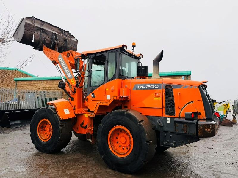 DOOSAN DL200-3 LOADING SHOVEL*C/W BUCKET*YEAR 2015*VIDEO*