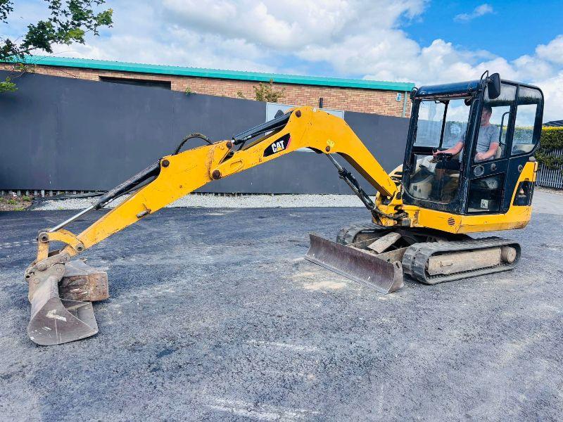 CATERPILLAR 302.5C EXCAVATOR *C/W 2 BUCKETS* READING 3620 HOURS*VIDEO*
