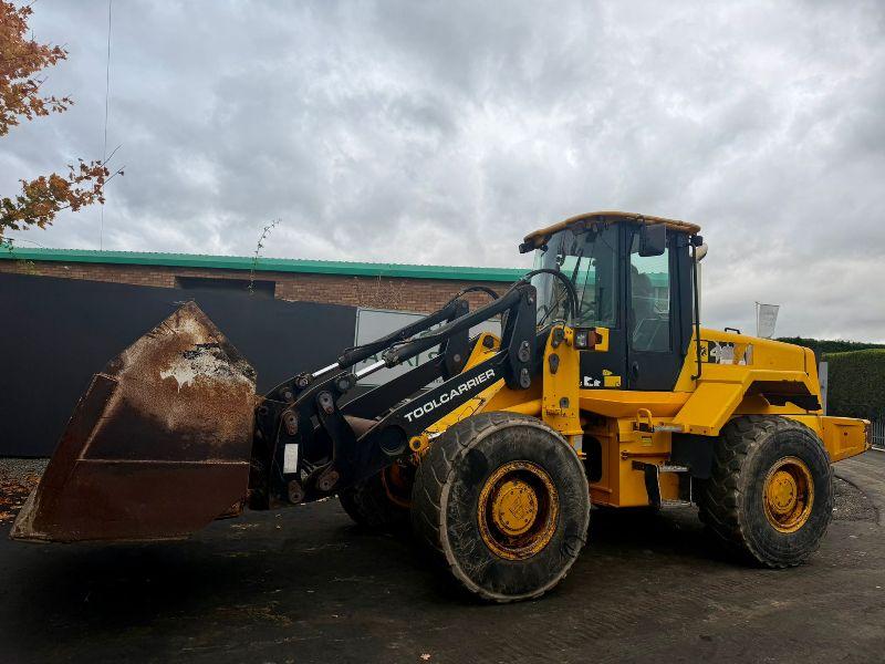 JCB 426 TOOL CARRIER LOADING SHOVEL*7084 HOURS*C/W BUCKET*VIDEO*