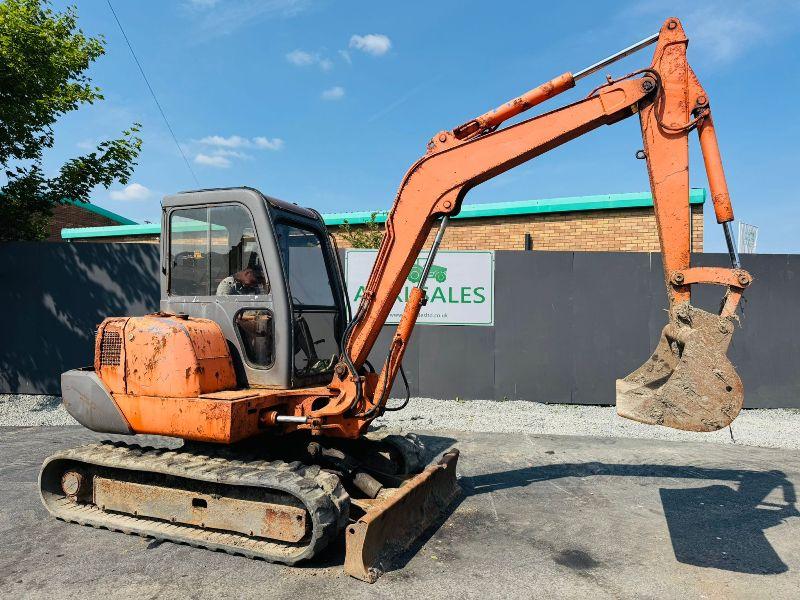 HITACHI RUBBER TRACK EXCAVATOR*TRACKING ISSUE*C/W BUCKET*VIDEO*