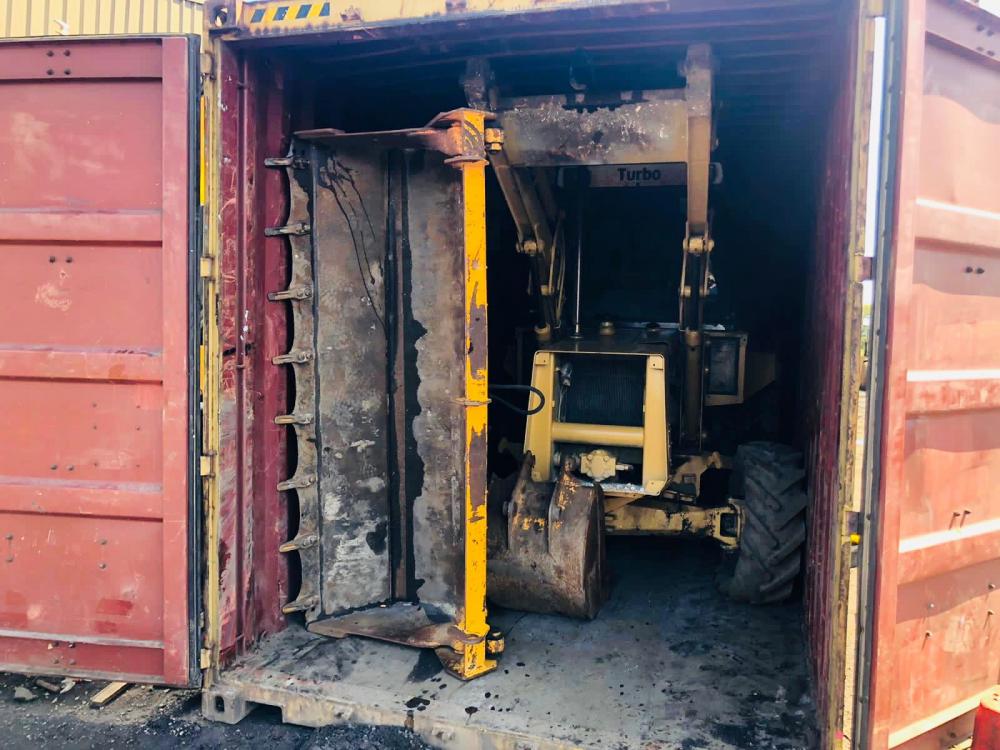JCB 4CX BACKHOE & JCB 3CX BACKHOE GETTING LOADED INTO CONTAINER FOR EXPORT 