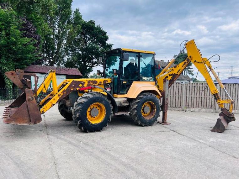 FERMEC 960 4WD EQUAL WHEELED BACKHOE DIGGER C/W REAR QUICK HITCH 
