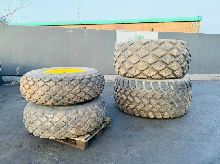 SET OF WHEELS AND TURF TYRES TO SUIT JOHN DEERE TRACTOR*8 STUD*VIDEO*