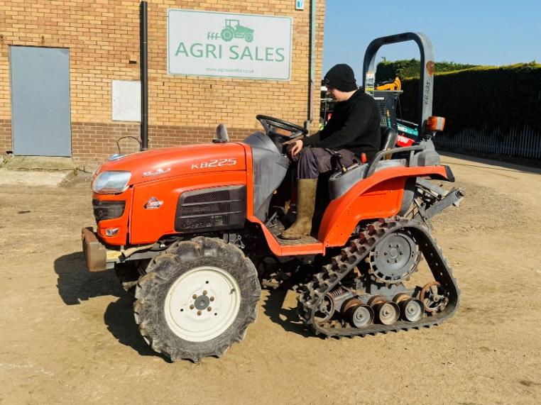 KUBOTA KB225 HALF TRACK COMPACT TRACTOR*1044 HOURS*VIDEO*
