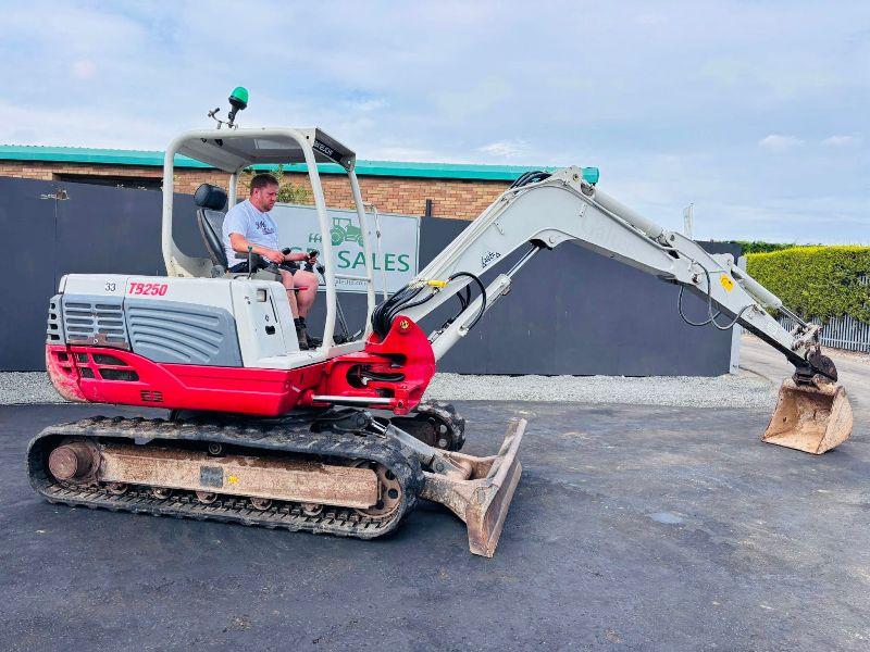 TAKEUCHI TB250 RUBBER TRACKED EXCAVATOR*C/W BUCKET*VIDEO*