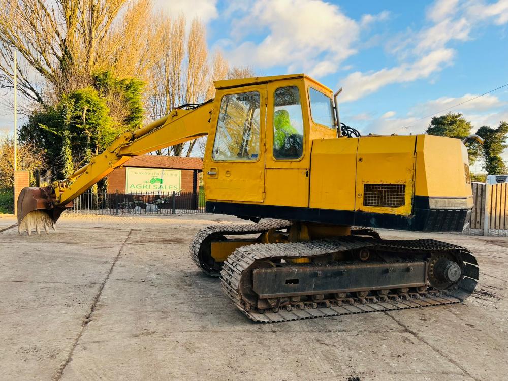 LIEBHERR 900 TRACKED EXCAVATOR C/W BUCKET 