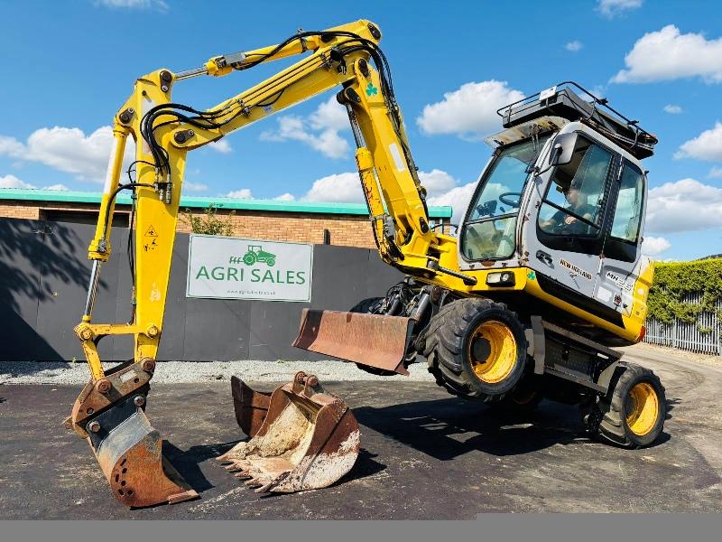 NEW HOLLAND MH2.6 RUBBER DUCK*C/W BUCKET & QUICK HITCH*5945 HOURS*VIDEO*