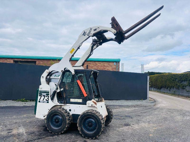 BOBCAT 773 HIGH LIFT TURBO SKIDSTEER*C/W PALLET TINES*VIDEO*