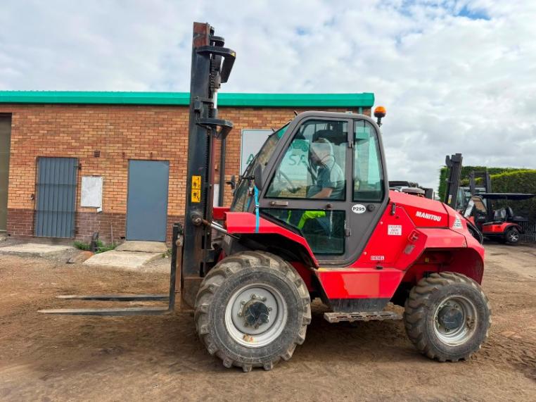 MANITOU M30-4 FORKLIFT*C/W PICK UP HITCH*YEAR 2017*7604 HOURS*VIDEO*