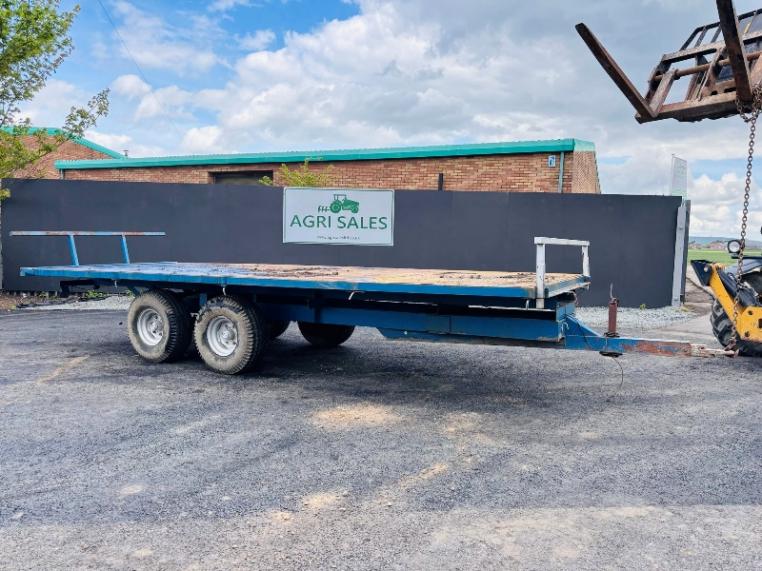 BAIL TRAILER 21FT LONG 8FT WIDE
