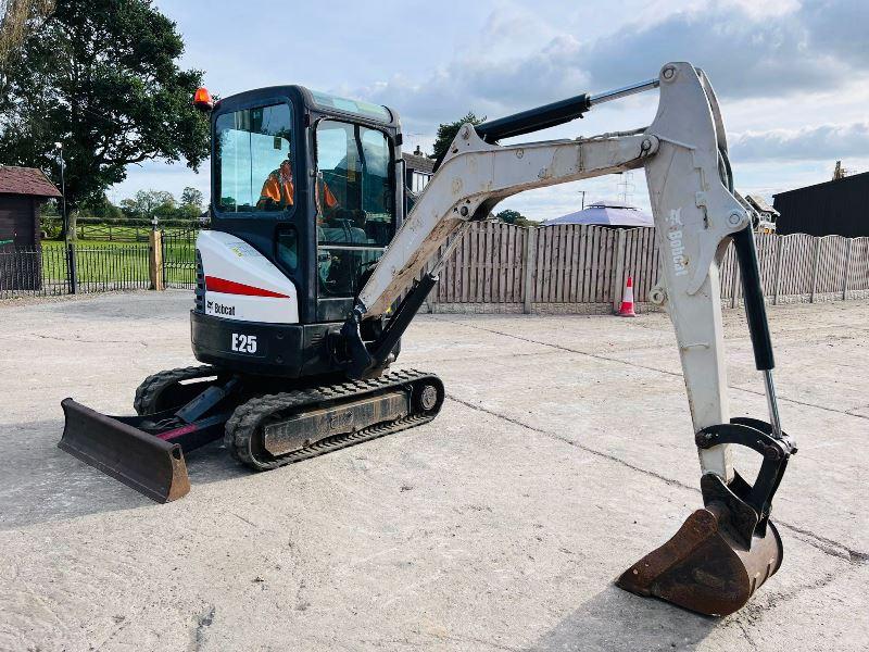 BOBCAT E25 EXCAVATOR *YEAR 2014, 2699 HOURS* C/W ZERO SWING *VIDEO*