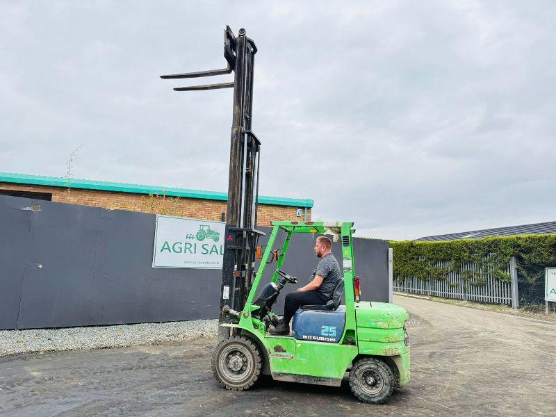 MITSUBISHI FD25 CONTAINER SPEC FOKRLIFT*C/W PALLET TINES*VIDEO*