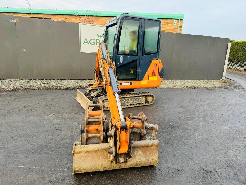 HANIX H22B EXCAVATOR*829 HOURS*C/W 4 EXTRA BUCKETS*VIDEO*