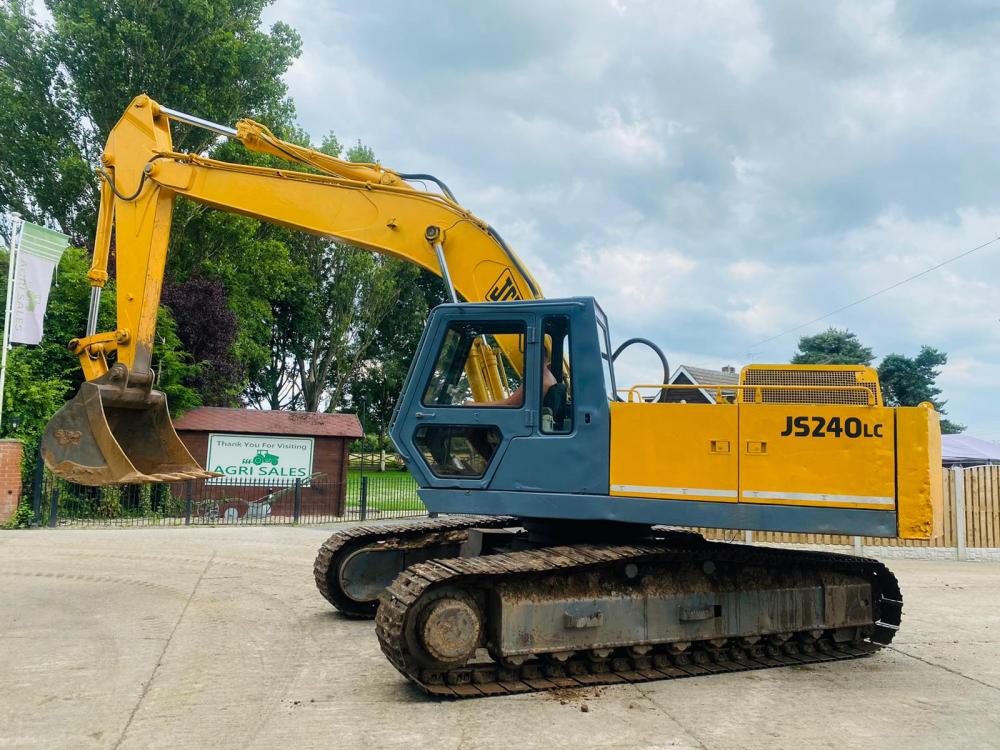 JCB JS240LC TRACKED EXCAVATOR C/W BUCKET