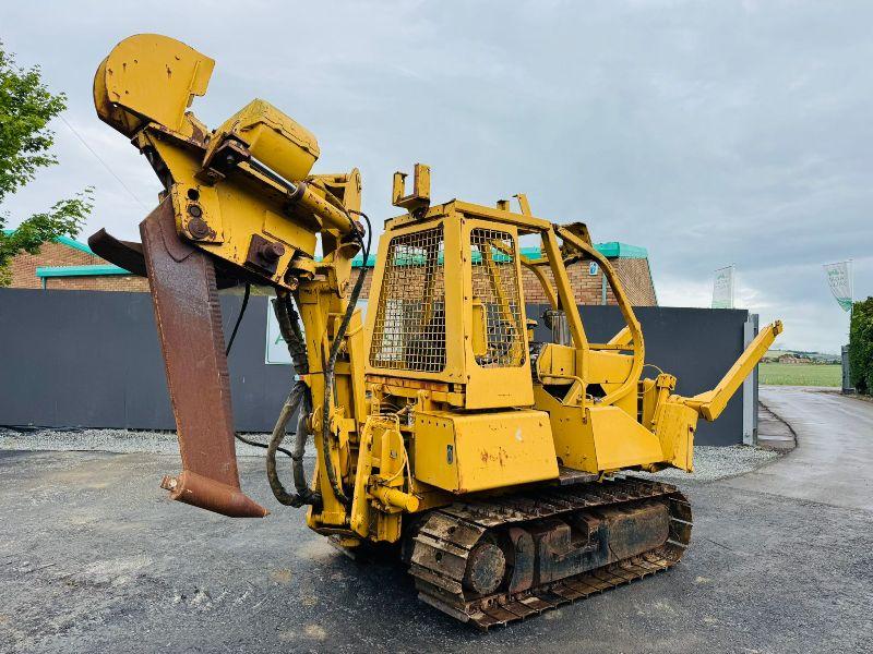 VERMEER FLX75 PLOW*C/W PLOW*READING 1555 HOURS*STEERING WHEEL*VIDEO*