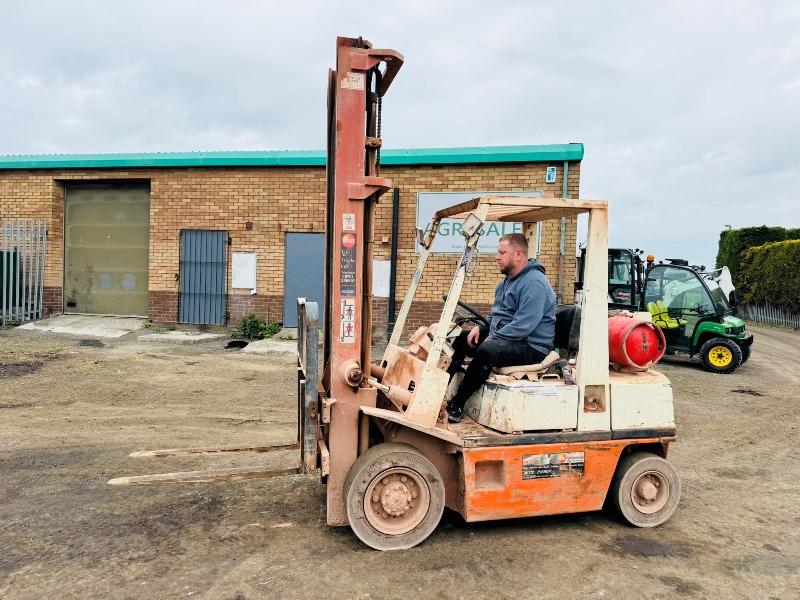 NISSAN 833 GAS FORKLIFT*C/W SIDESHIFT*VIDEO*