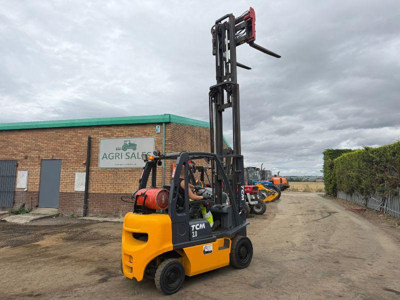 TCM U1D2A20LH FORKLIFT*C/W FORK POSITIONER*YEAR 2021*VIDEO*