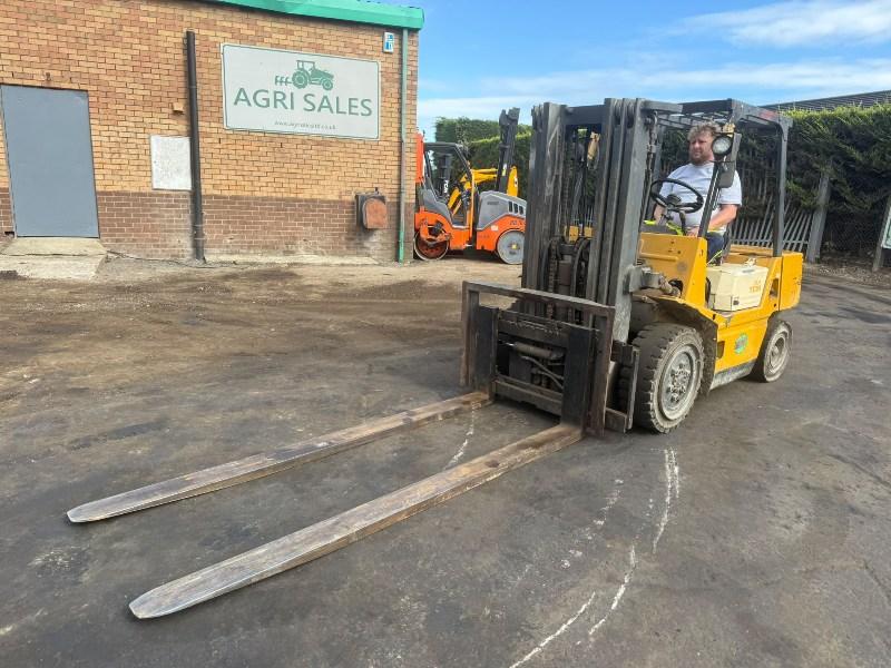 TCM FD30Z7S CONTAINER SPEC FORKLIFT *C/W 8 FT TINES*VIDEO*