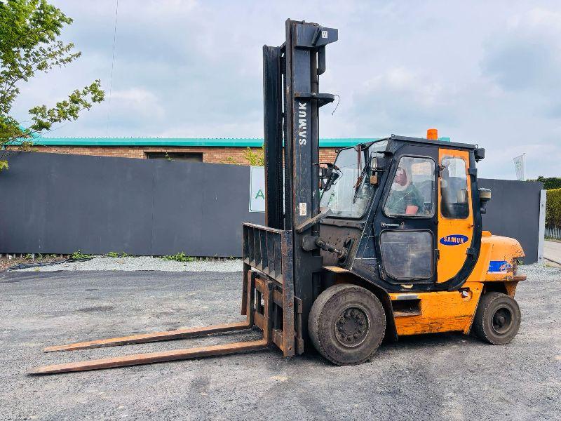 SAMUK SF40D FORKLIFT *C/W PALLET TINES*VIDEO*