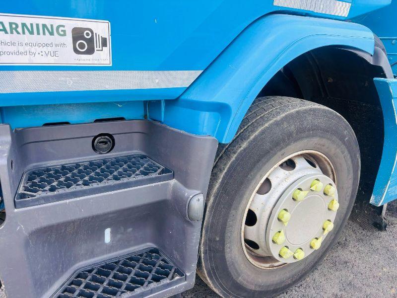 RENAULT D18 WIDE 4X2 BOX LORRY 30FT *C/W TAIL LIFT*VIDEO*