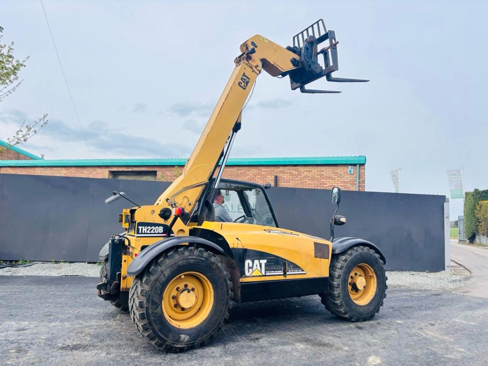 CAT TH220B TELEHANDLER *AG SPEC* C/W PALLET TINES*VIDEO*