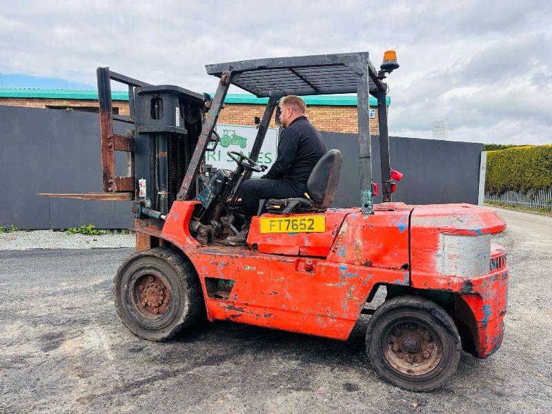 MITSUBISHI FD40 CONTAINER SPEC FORKLIFT 2 STAGE MAST*C/W PALLET TINES*VIDEO*