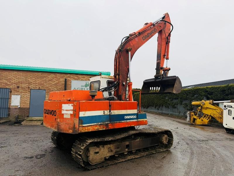 DAEWOO DH130 TRACKED EXCAVATOR*C/W BUCKET*VIDEO*