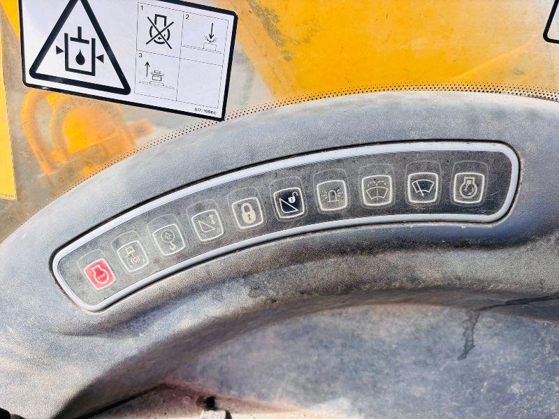JCB JS220 TRACKED EXCAVATOR*C/W BUCKET*VIDEO*