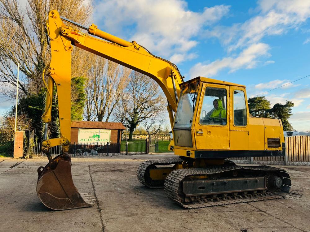 LIEBHERR 900 TRACKED EXCAVATOR C/W BUCKET 