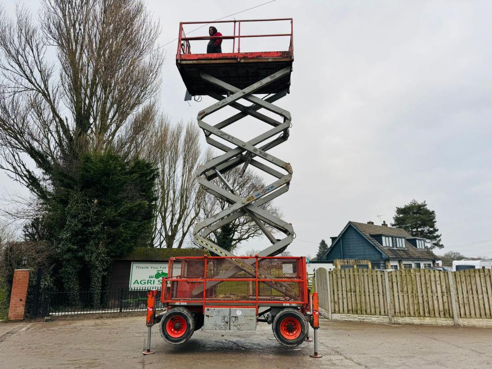 SKYJACK SJ7135 SCISSOR LIFT *12V*10.7M DRIVE REACH*VIDEO*