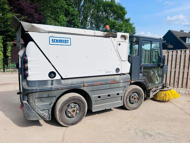 SCHMIDT SWINGO 200 4X2 ROAD SWEEPER *YEAR 2013* C/W AC CABIN *VIDEO*