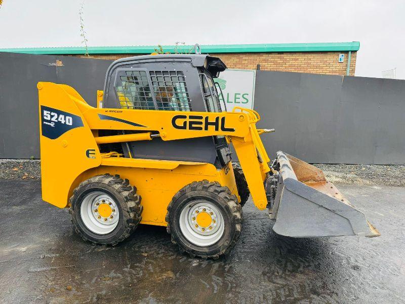 GEHL 5240 SKIDSTEER*2298 HOURS*C/W CAB DOOR*YEAR 2013*VIDEO*