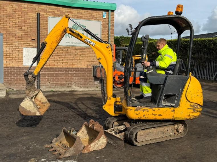 JCB 8014CTS MINI EXCAVATOR*C/W 2 EXTRA BUCKETS*YEAR 2011*VIDEO*