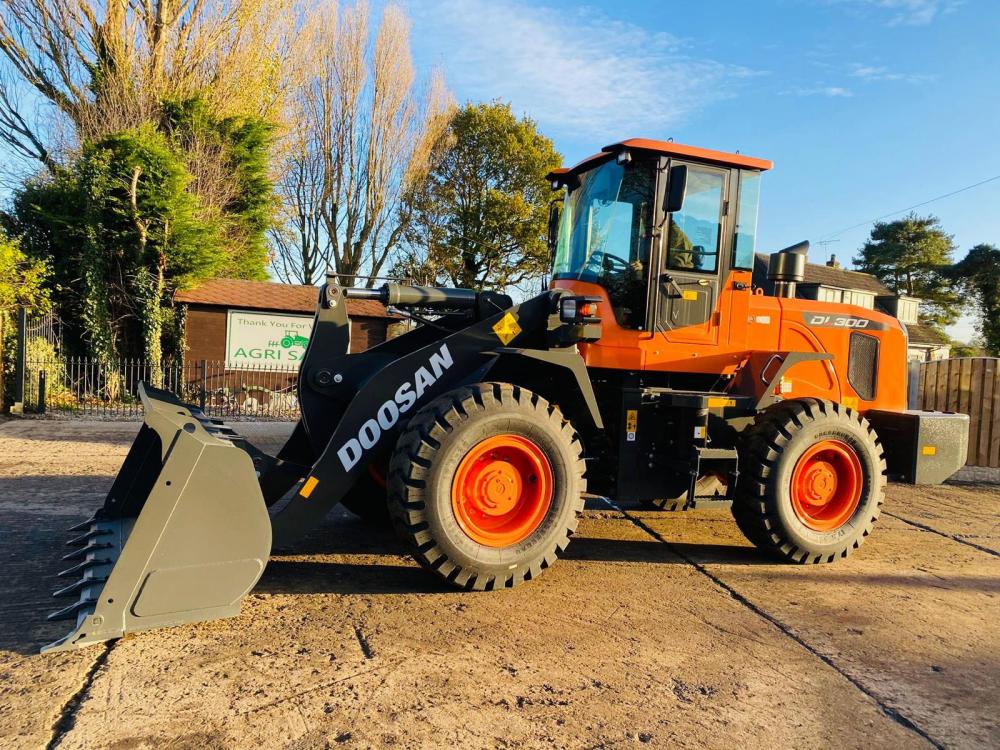 NEW UNUSED DOOSAN DL300 4WD LOADING SHOVEL * YEAR 2021 , CHOICE OF TWO *