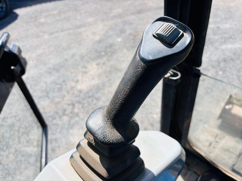 CATERPILLAR 302.5C EXCAVATOR *C/W 2 BUCKETS* READING 3620 HOURS*VIDEO*
