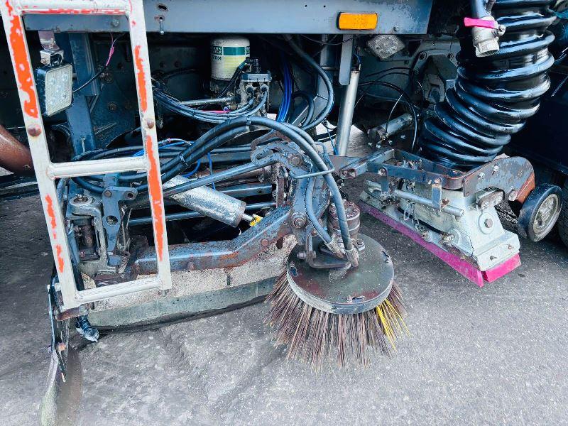 DAF LF55 4X2 JOHNSTON ROAD SWEEPER C/W MANUAL GEAR BOX *VIDEO*
