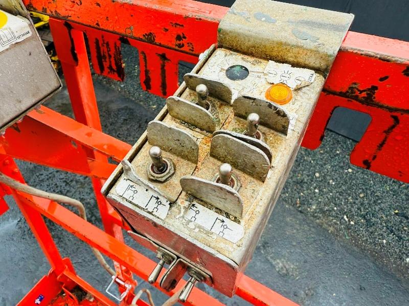 SKYJACK SJ6832RT SCISSOR LIFT*C/W SUPPORT LEGS*YEAR 2011*VIDEO*