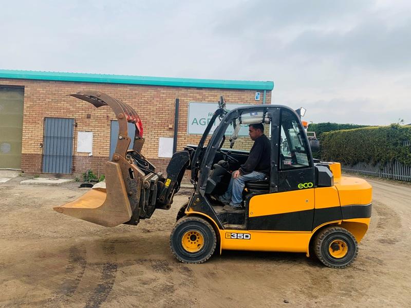 JCB 35D TELETRUK*YEAR 2018*C/W HYDRAULIC MUCK GRAB BUCKET*VIDEO*