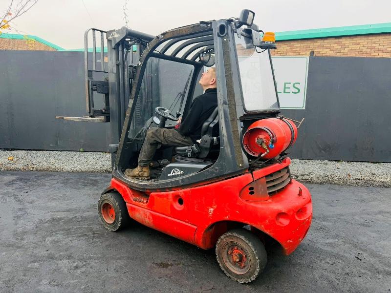 LINDE H20T-03 3 STAGE MASTED FORKLIFT*C/W SIDESHIFT*VIDEO*