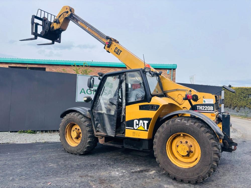 CAT TH220B TELEHANDLER *AG SPEC* C/W PALLET TINES*VIDEO*